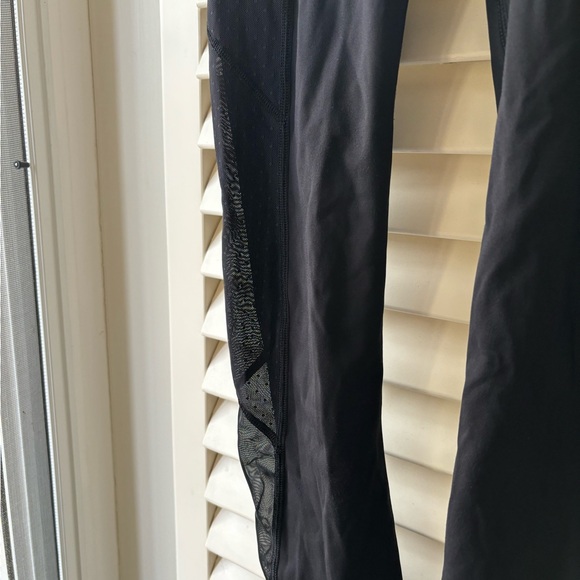 LULULEMON Body Con Crop, black. Mesh sides. - Picture 6 of 11